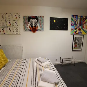 Pop Artiste Configure En Galerie Dart A 200 M Du Centre Avec Parking Prive Et Securise Gratuit Dans Copropriete Avignone